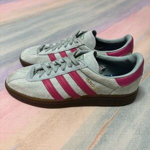 Adidas Munchen Hazy Green/pink Suede Casual Trainers men’s 5.5 / women’s 6.5